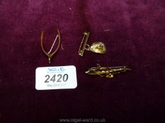 Three 9ct gold brooches,one of a cowboy hat, wishbone and one other, a/f.