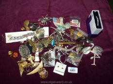 A quantity of costume jewellery including diamonte brooches, earrings,
