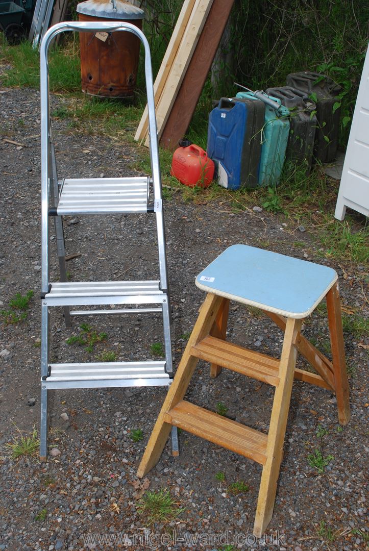 A wooden two stage kitchen steps and two step aluminium ladder.