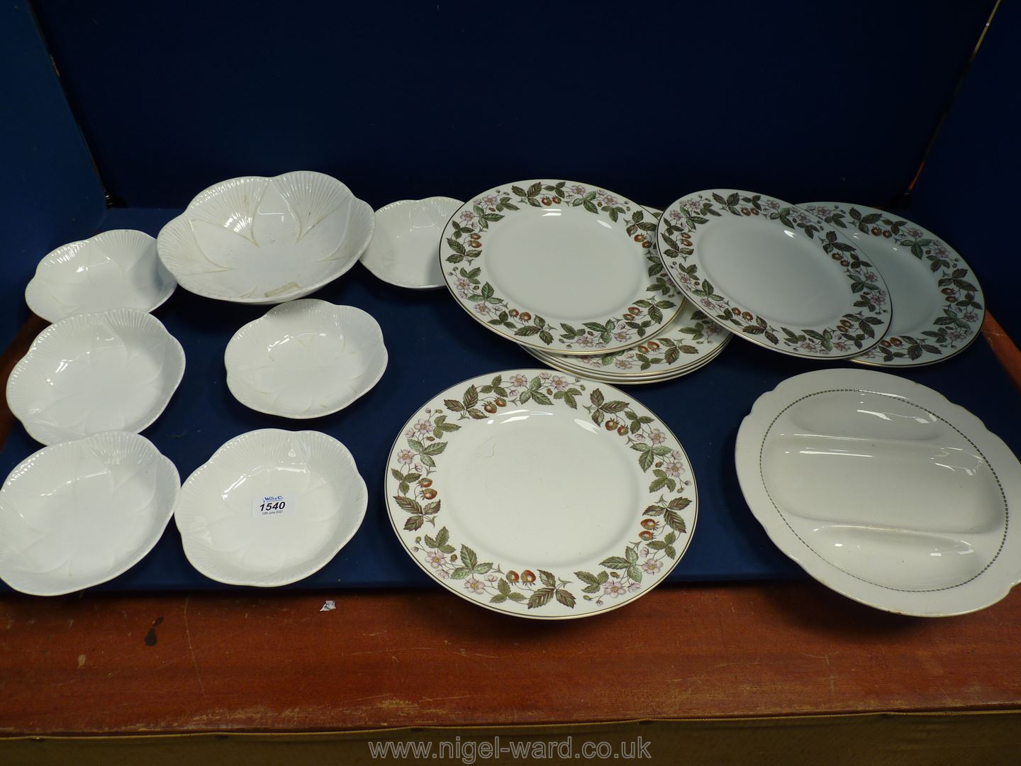 A quantity of plates and bowls including seven Wedgwood Strawberry Hill dinner plates in good