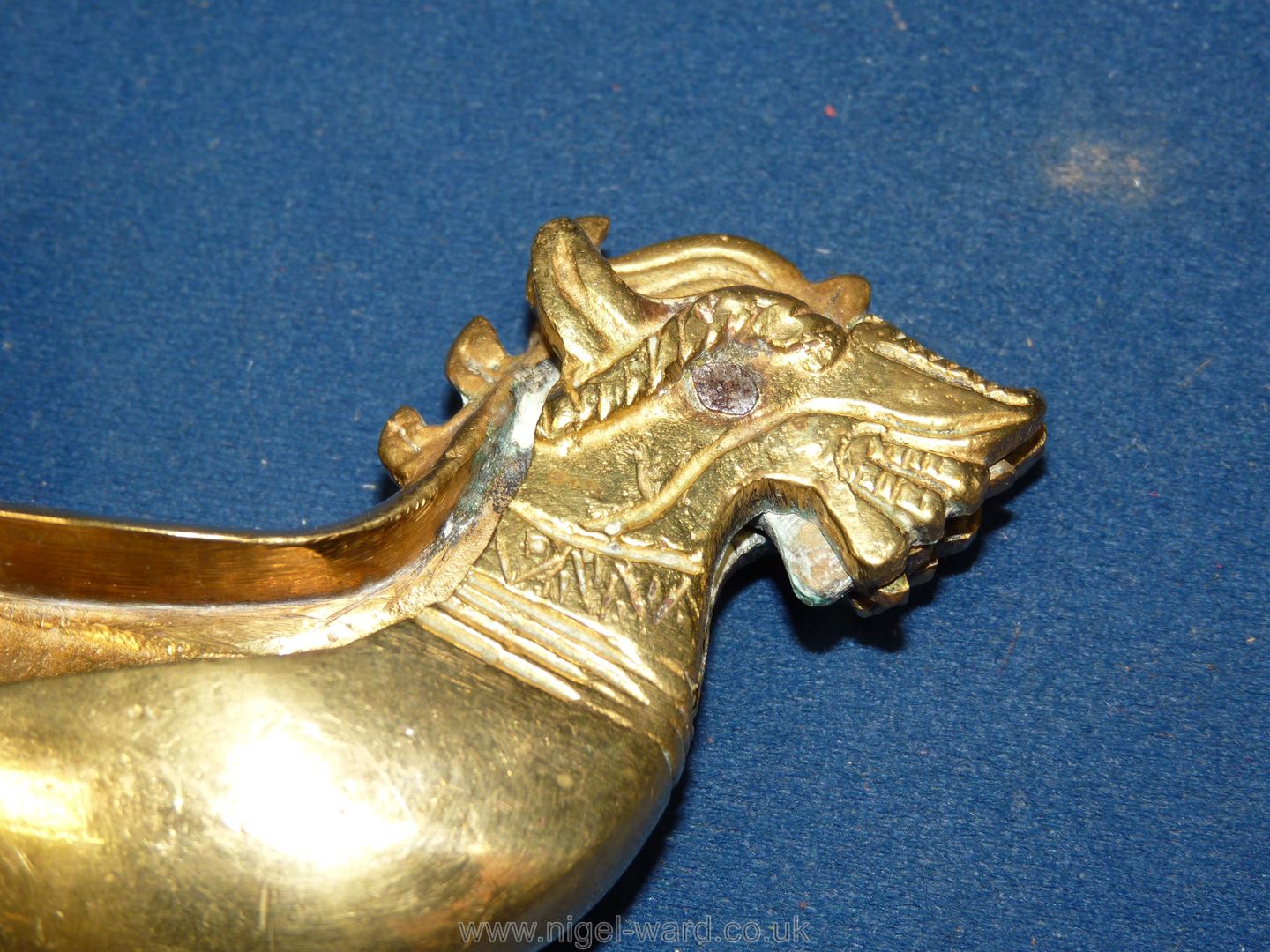 An interesting and unusual old Indian betel nut crusher in the form of a flying dragon, - Image 4 of 4