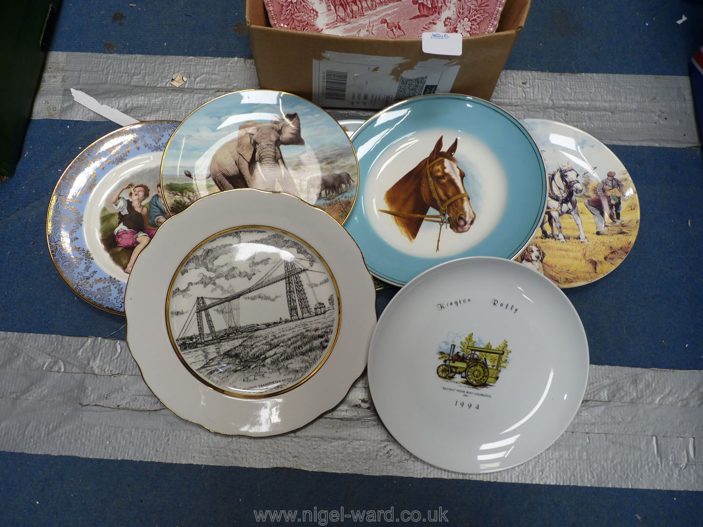 A quantity of plates including Coalport and Wedgwood display plates, etc. - Image 2 of 3