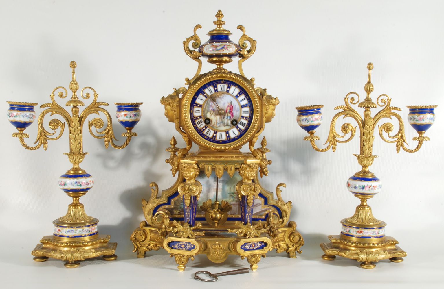 Online Only June Auction of Miscellaneous Objets d'Art, Collectables, Porcelain, Glass, Antique & Country Furniture