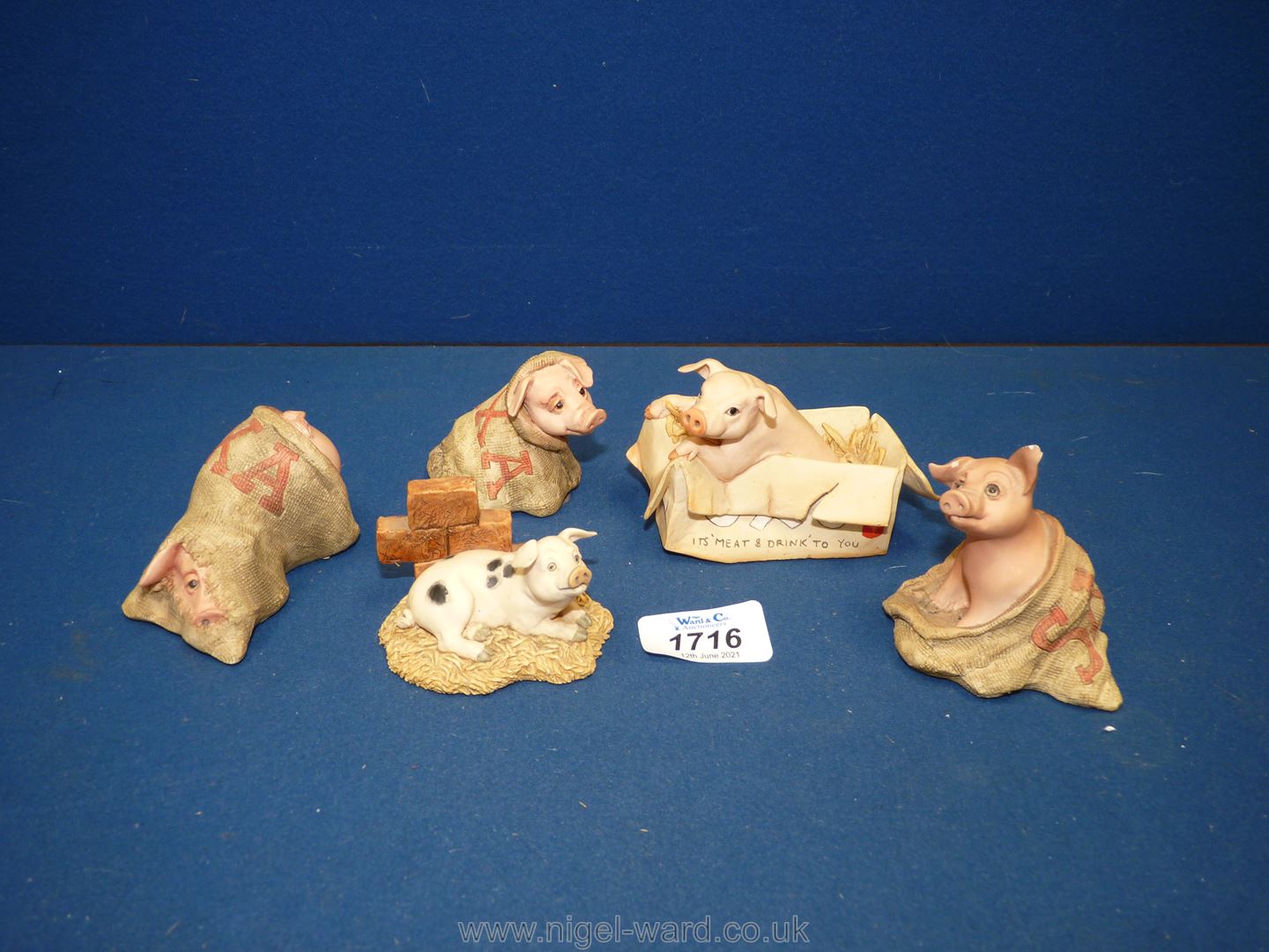 Five Border Fine Arts pigs. - Image 2 of 2