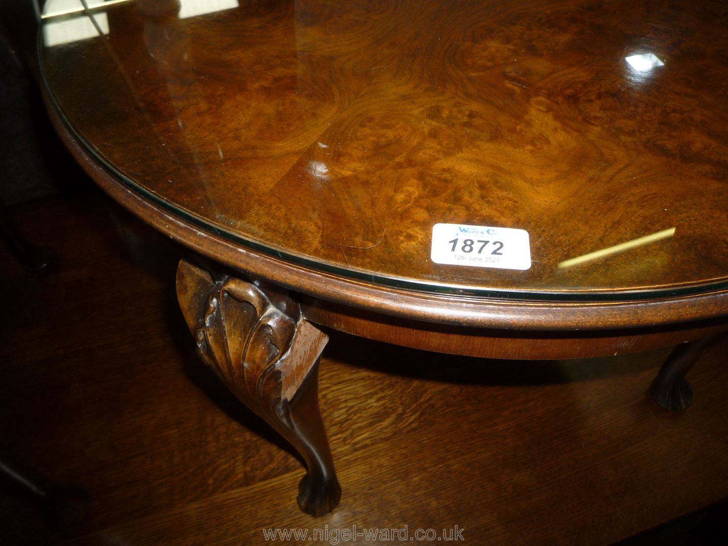 A circular 1/4 veneered top Coffee Table standing on cabriole legs with fluted knee details, - Image 2 of 2