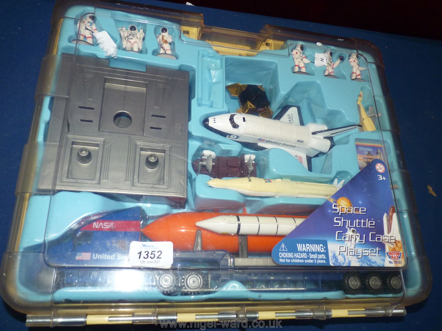 A Space Shuttle Playset in carry case. - Image 2 of 2