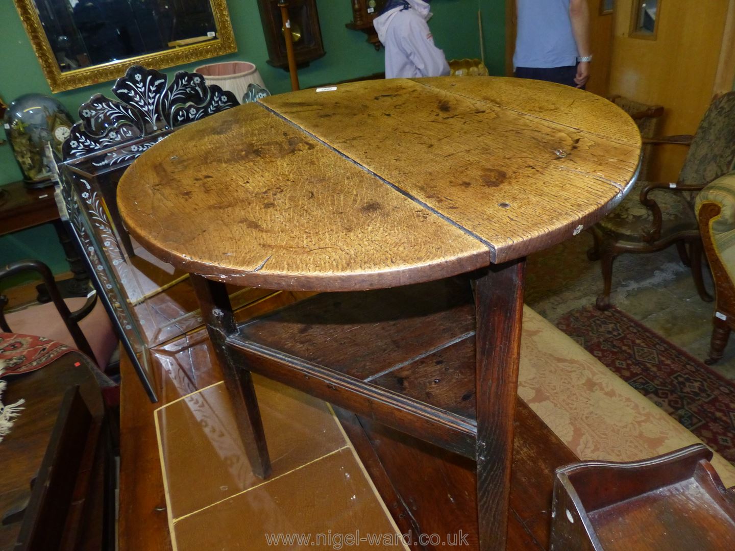 A Georgian Oak peg-joined Cricket Table standing on three tapering legs united by a triangular - Image 10 of 10