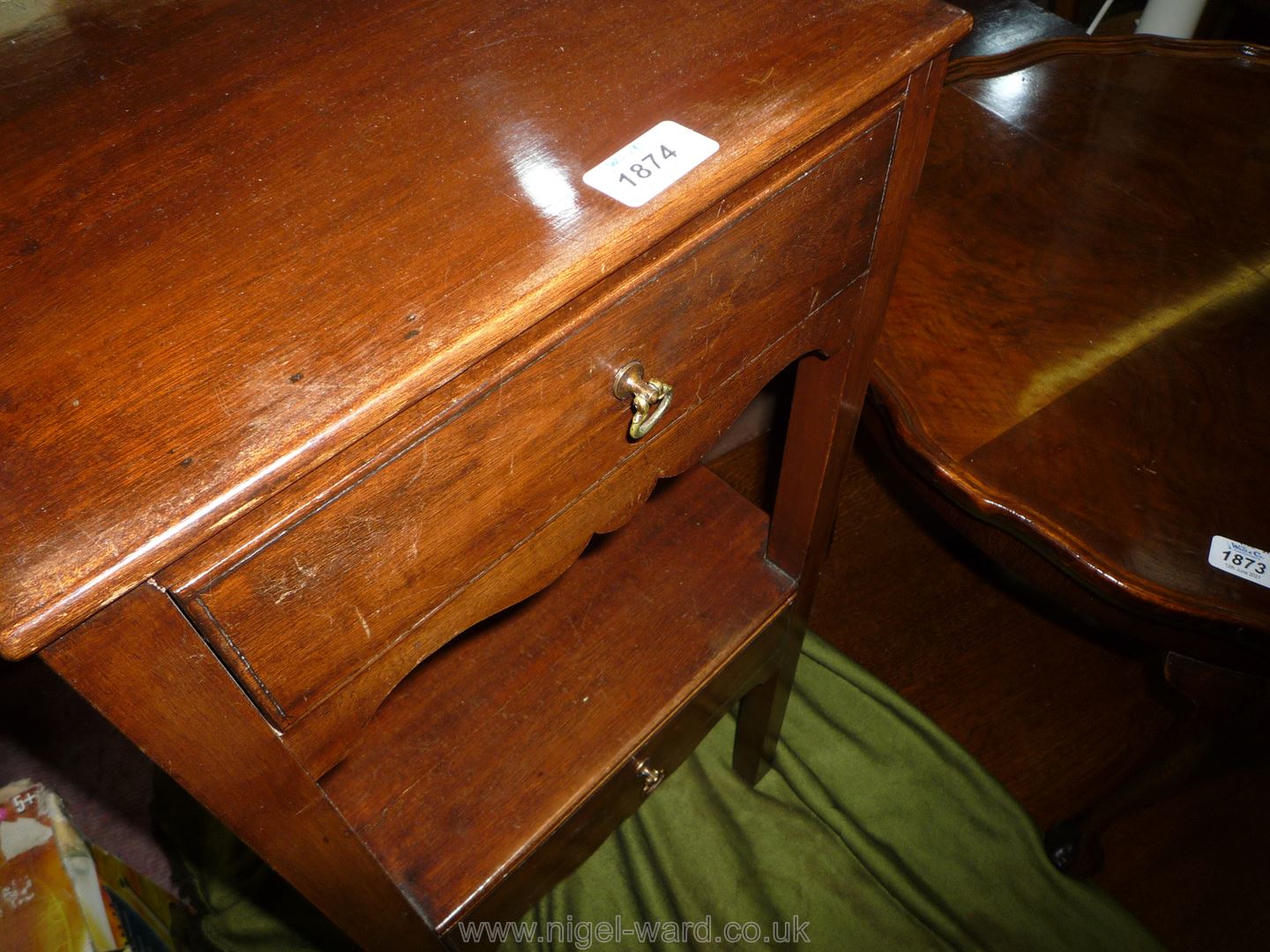 A Mahogany campaign Bedside Table of traditional Georgian design having a frieze drawer and a lower - Image 4 of 4