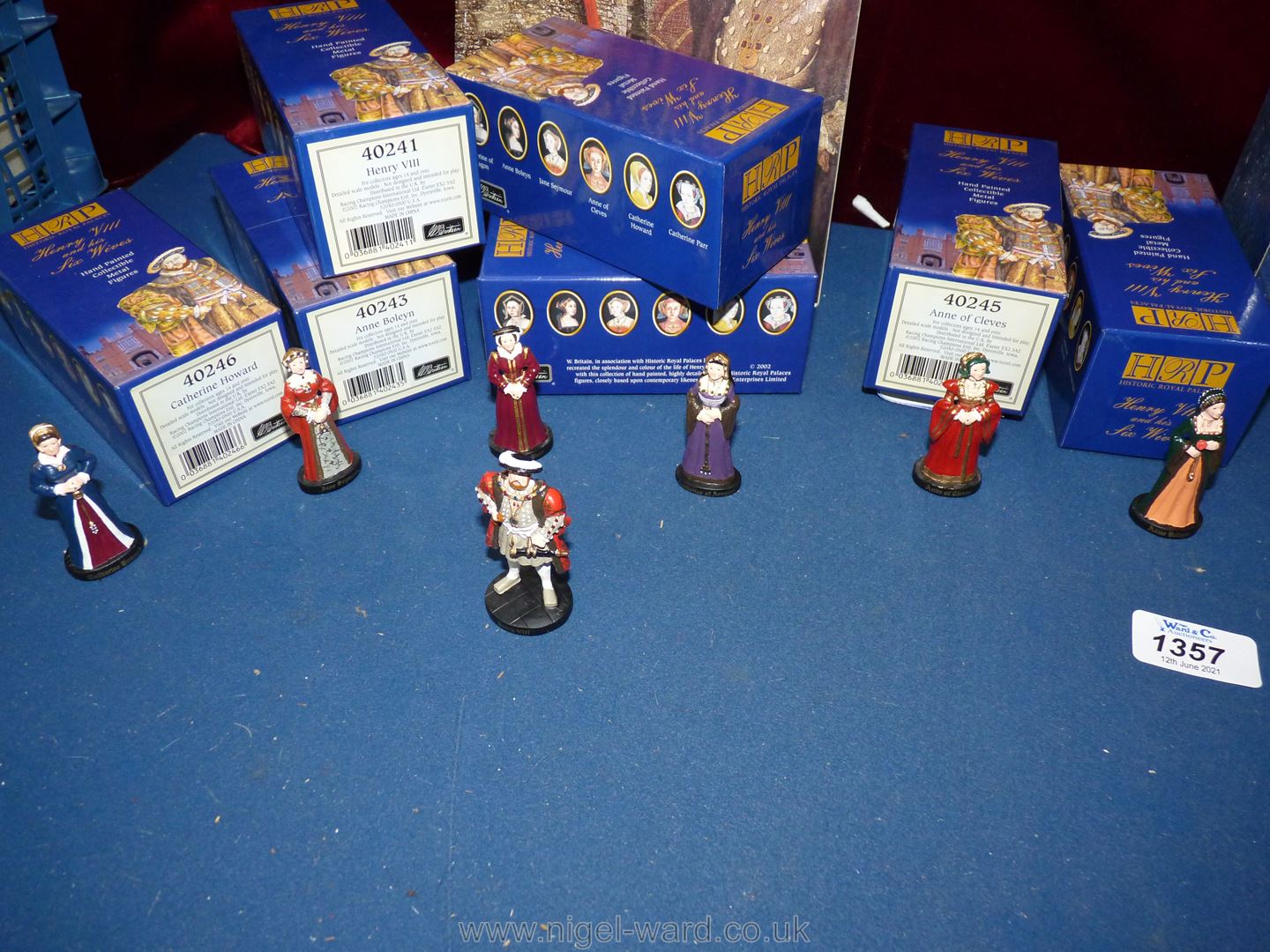 A tray of figures: Henry VIII and his wives (boxed) and James Bond 007. - Image 2 of 3