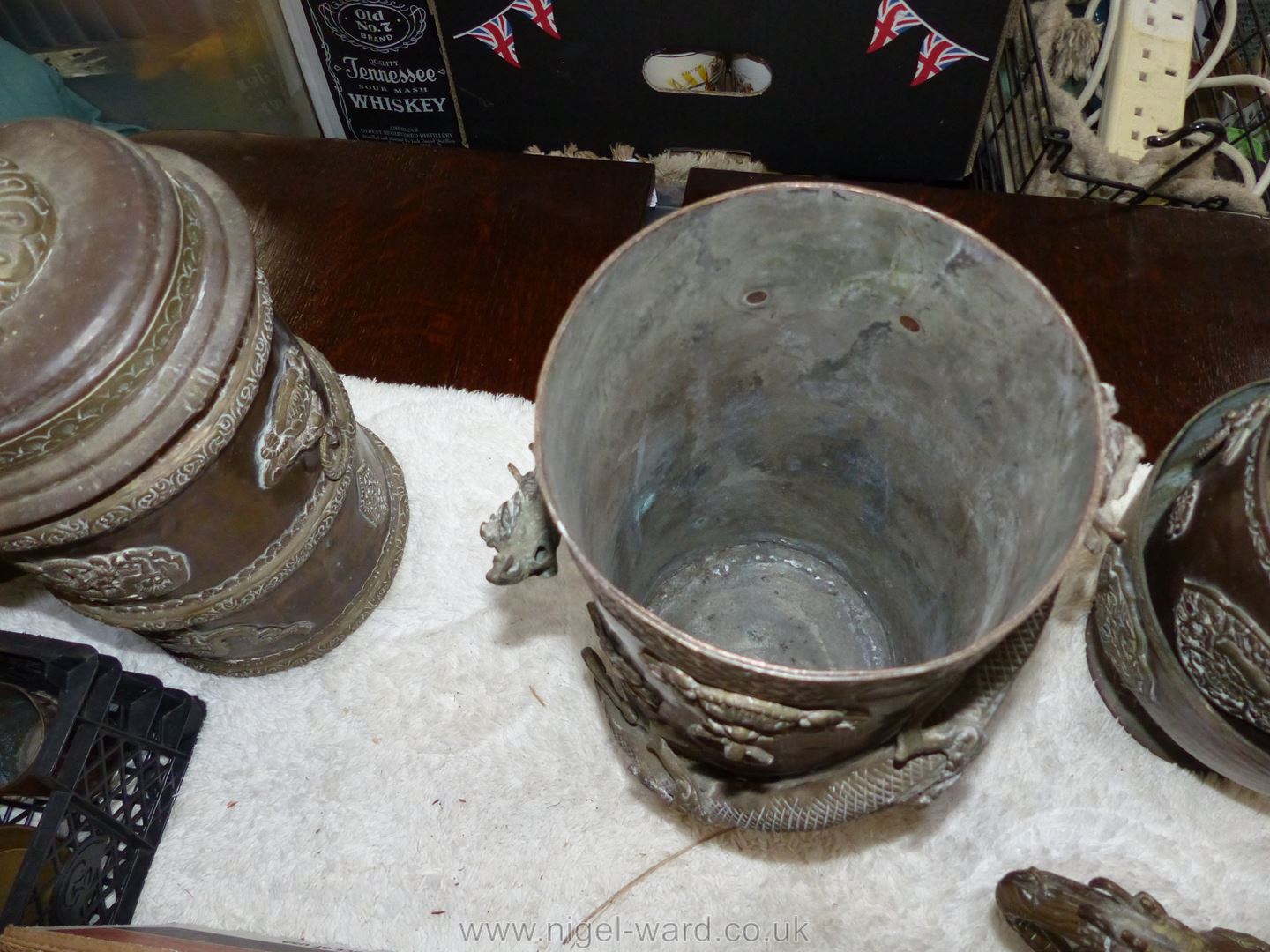 A large Tibetan brass and copper ceremonial canister with brass dragon wrapped around the outside - Image 4 of 5