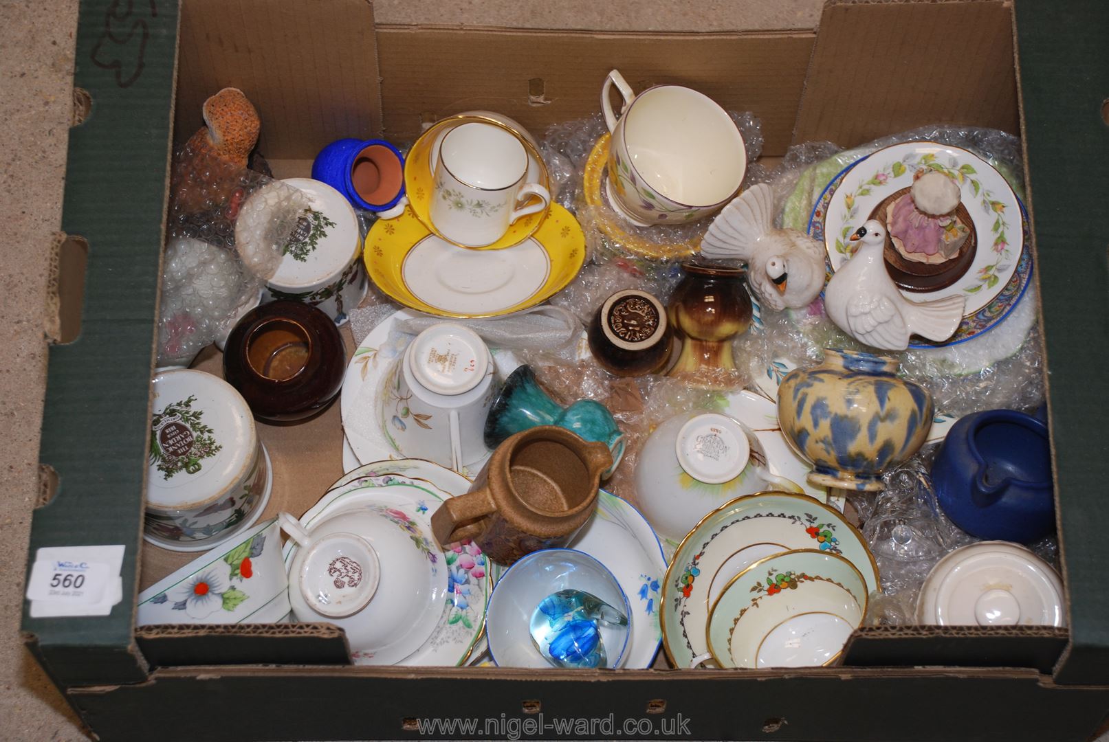 Quantity of cabinet cups and saucers, small vases,