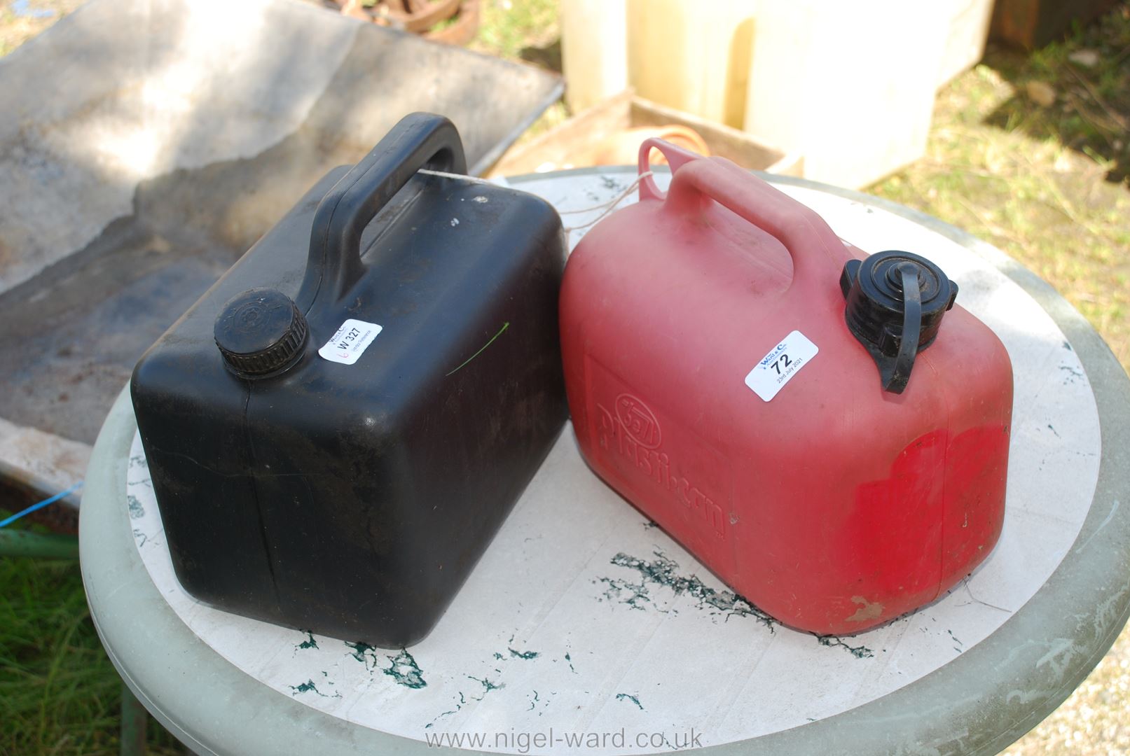 Plastic diesel can and petrol can