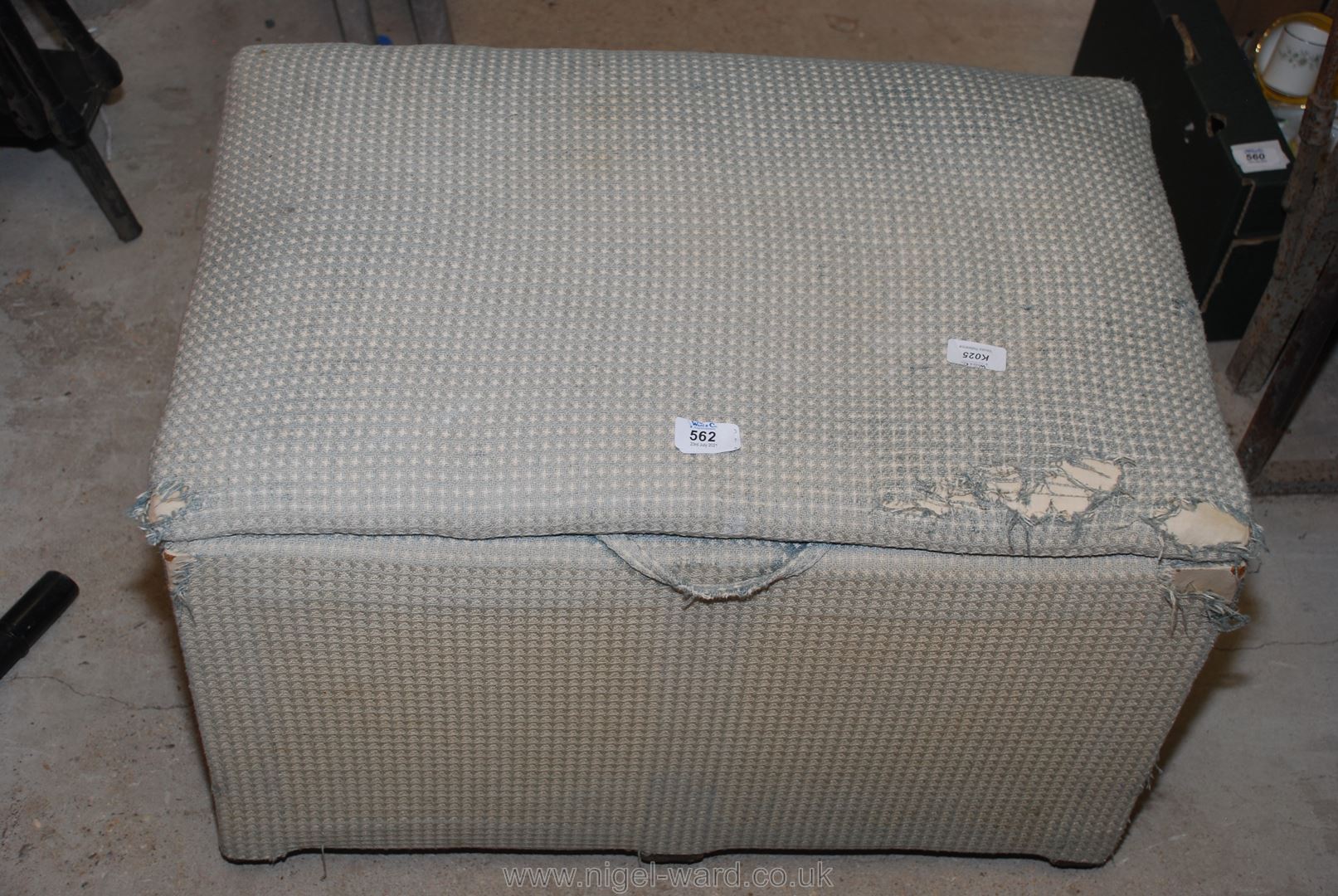 Upholstered blanket/toy box a/f.