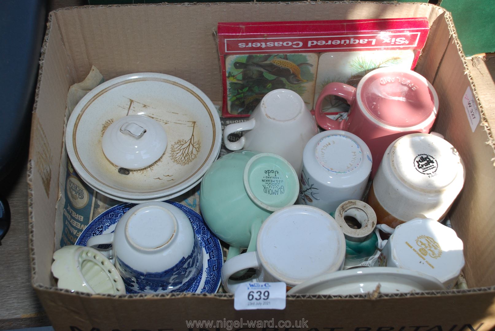 Small box of mugs and cups