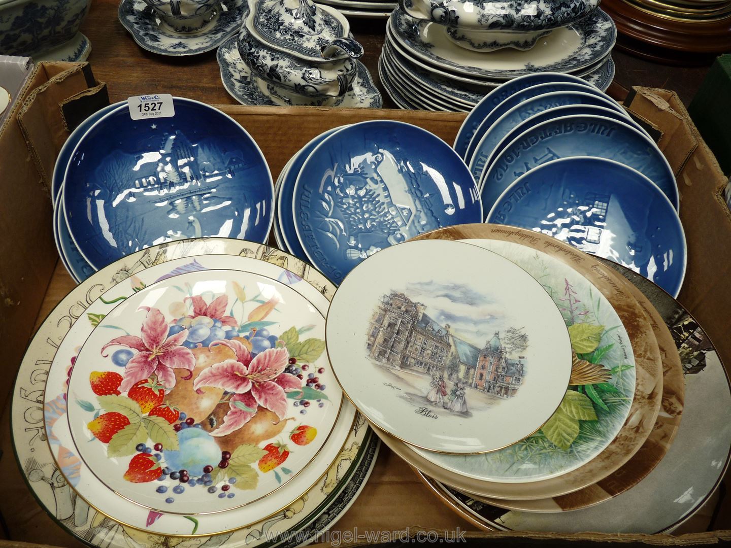 A quantity of display plates including Royal Doulton, Spode, Copenhagen Christmas plates etc.