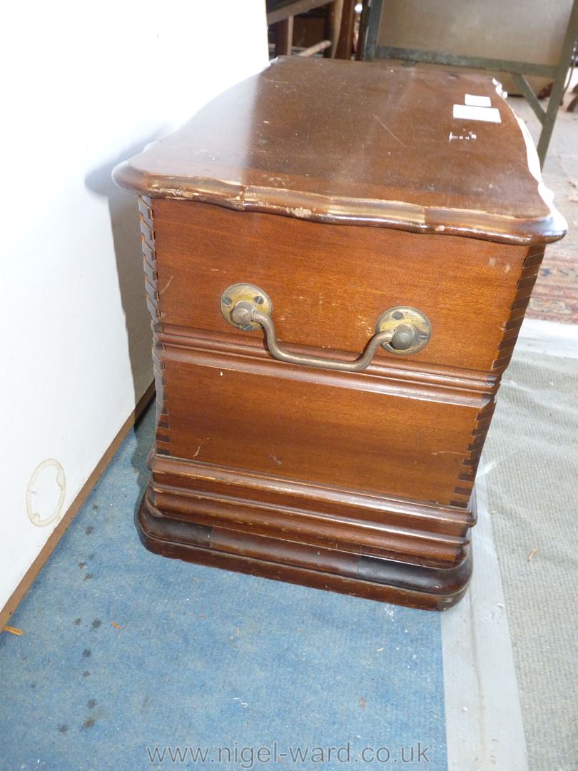 A Bradbury Hand Sewing Machine in wooden case. - Image 4 of 4