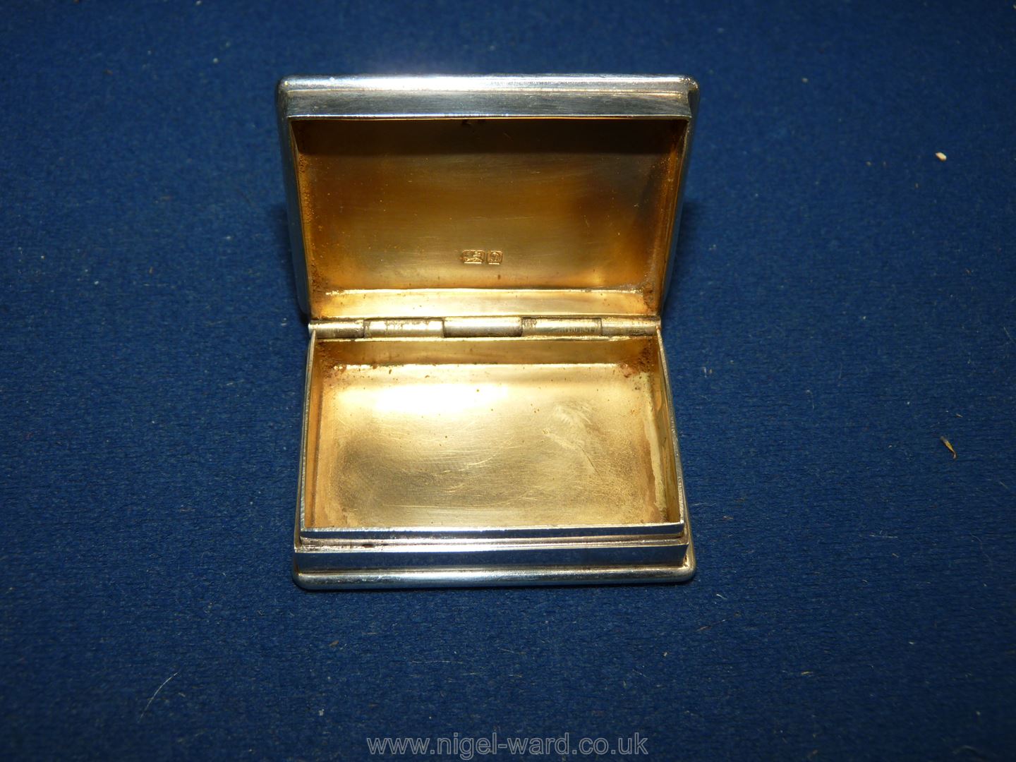 A Silver pill box with enamelled scene to the lid of hunt gathering, Birmingham, 1978, maker F.G. - Image 3 of 3