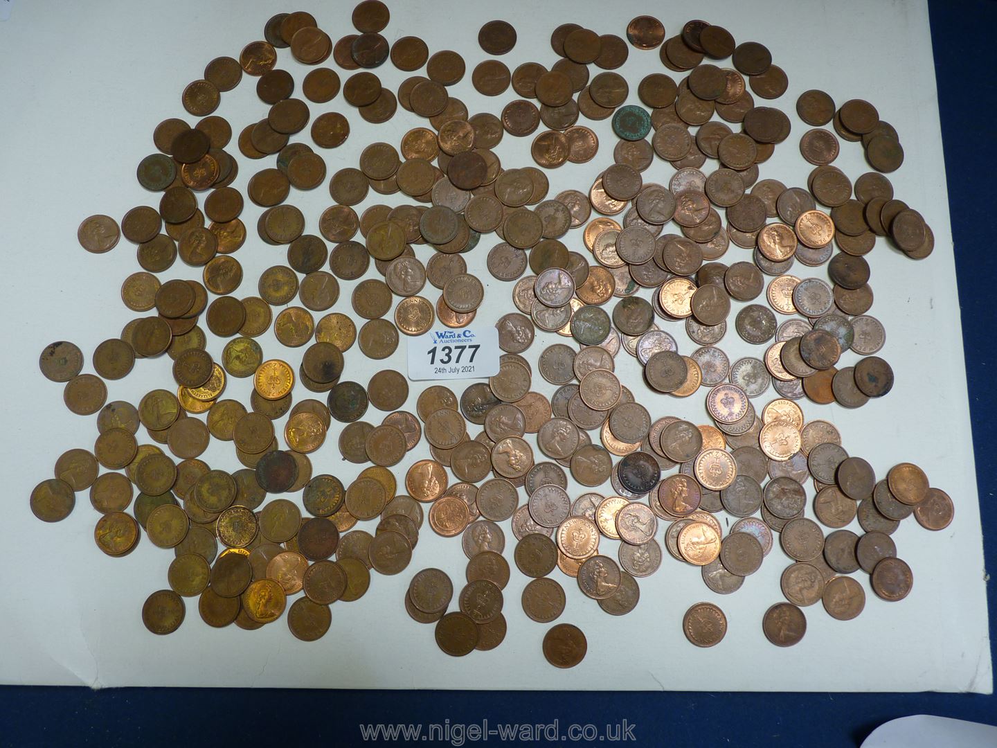 A quantity of discontinued decimal half pence coins, totalling approx. £1.91 1/2p.
