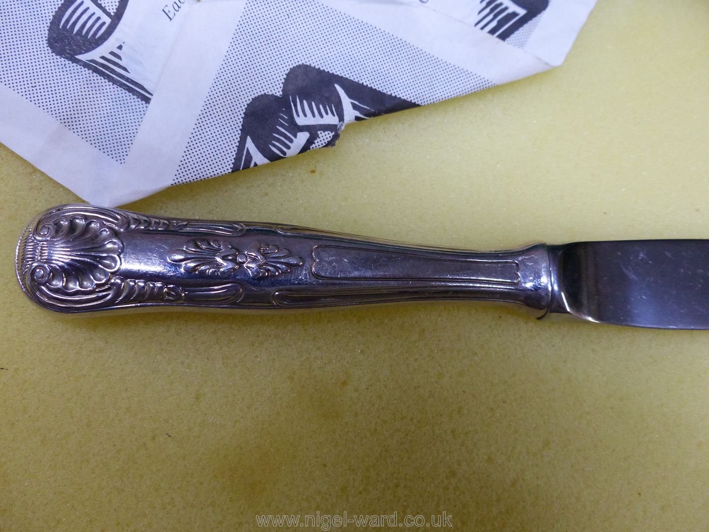 A boxed canteen of Newbridge Cutlery in Kings pattern, three teaspoons missing. - Image 15 of 15