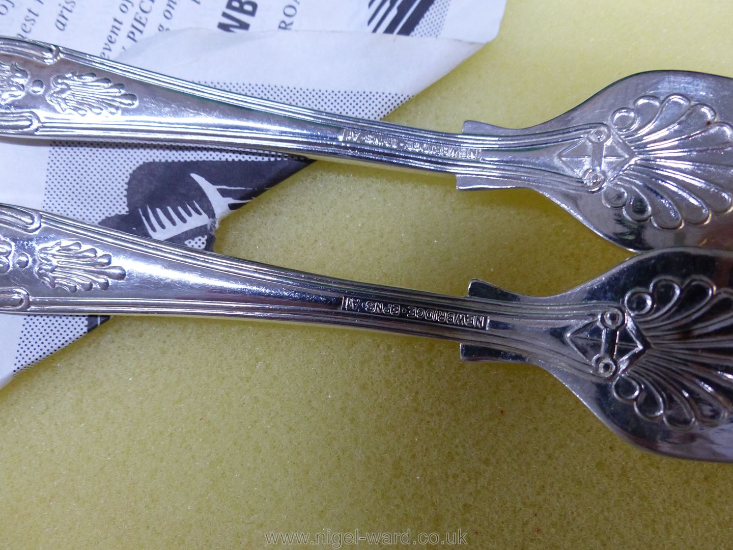 A boxed canteen of Newbridge Cutlery in Kings pattern, three teaspoons missing. - Image 14 of 15