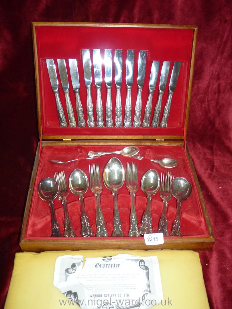 A boxed canteen of Newbridge Cutlery in Kings pattern, three teaspoons missing.