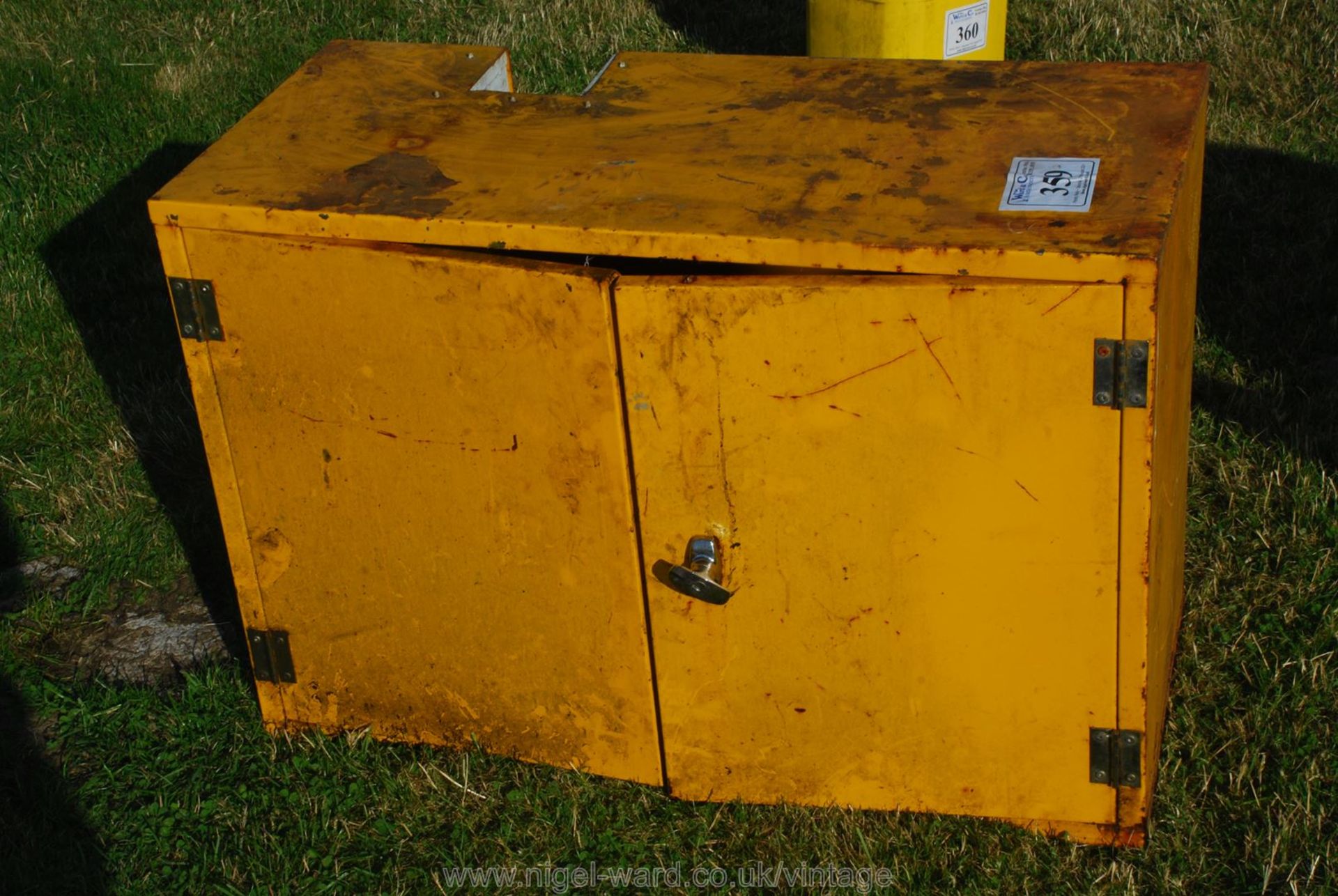 A yellow workshop cabinet. - Image 2 of 2