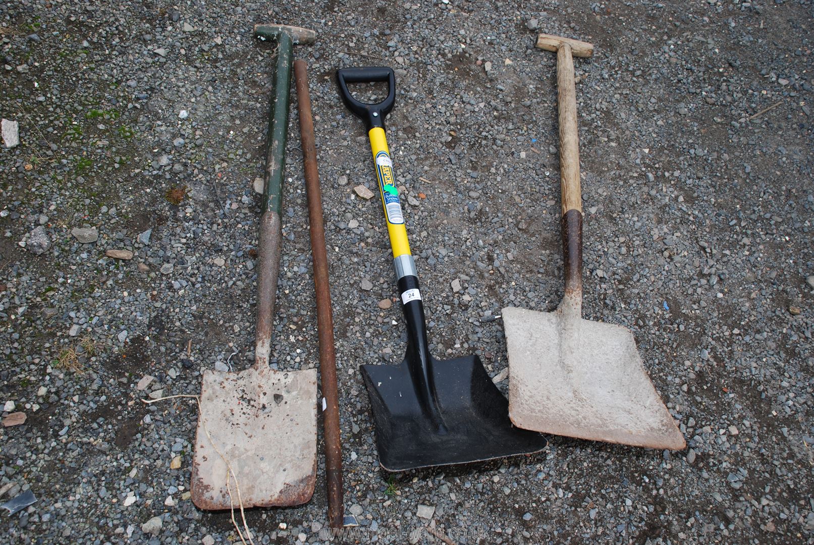 Two shovels, a spade and a metal bar.