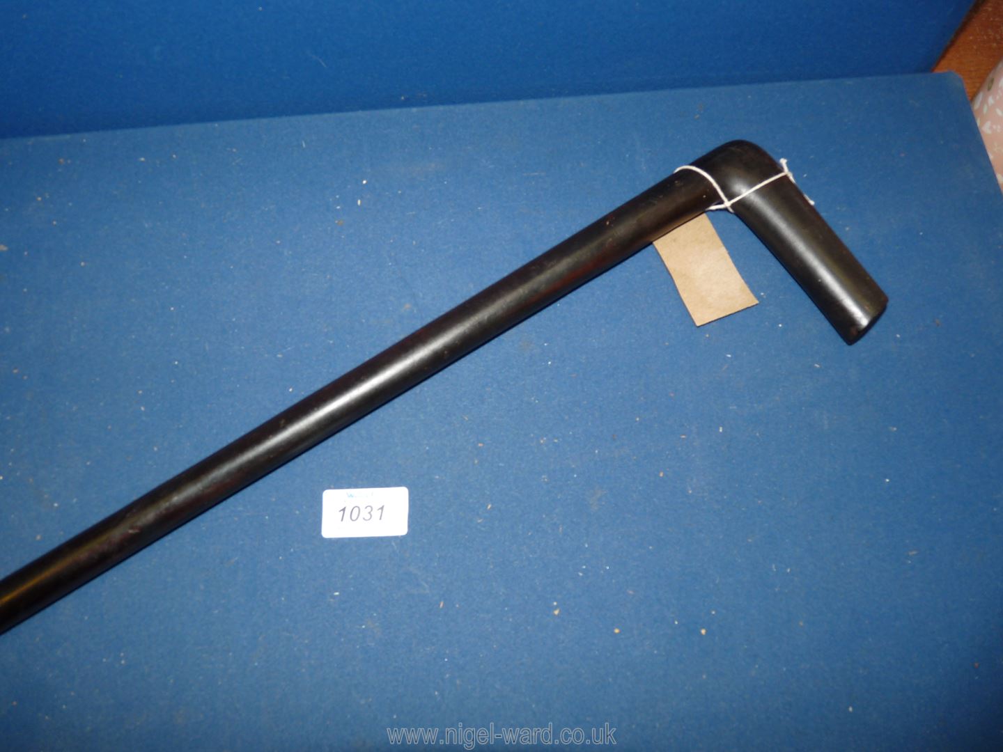 A one piece walking Stick, possibly made from ebony. - Image 2 of 2