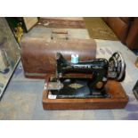 A cased hand Singer sewing machine with key, Y1589067.