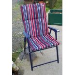 Folding deck chair with cushion