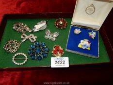 Eight brooches and a scarf clip including a Mast Fuchsia brooch plus Royal Adderley clip on