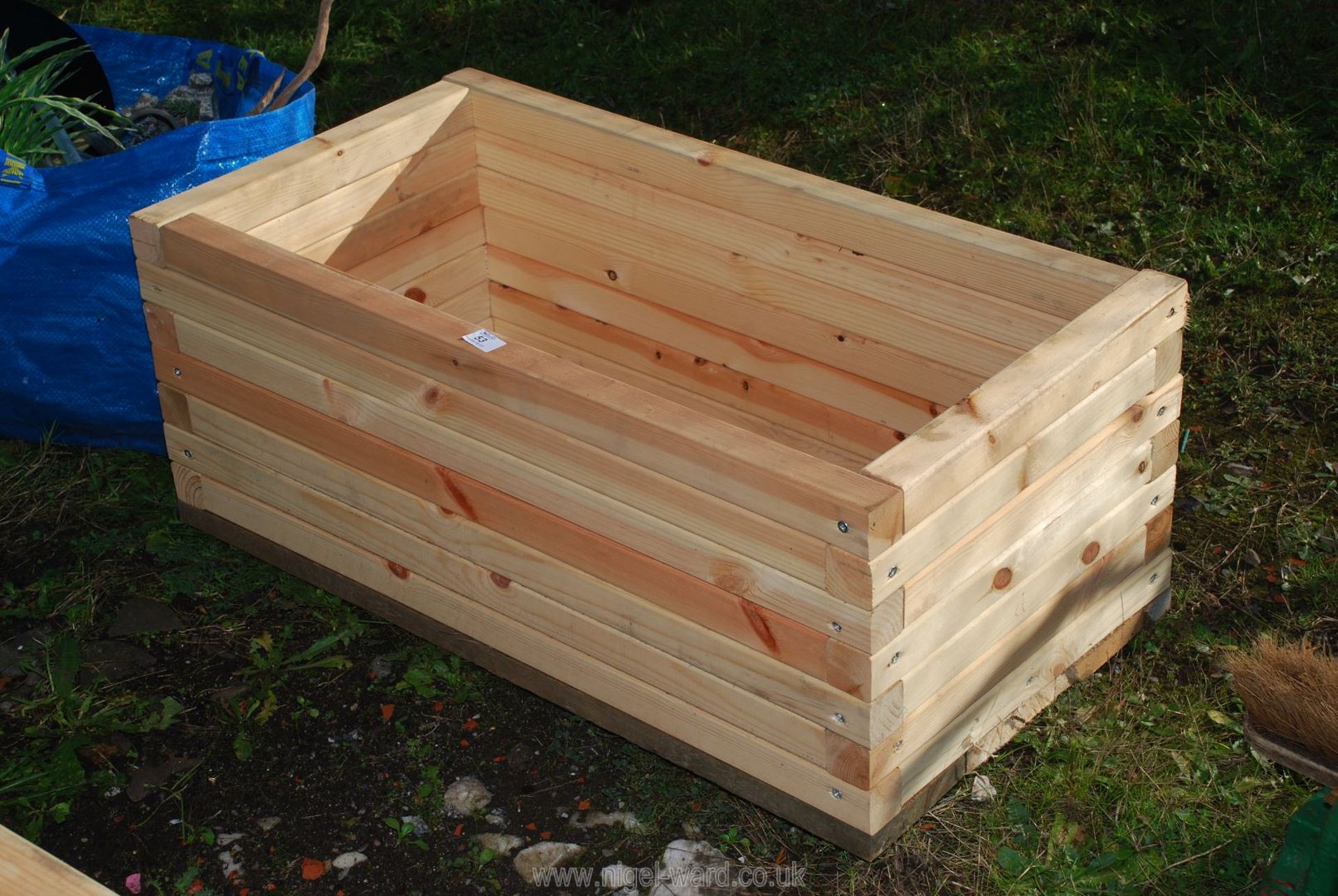 Wooden planter 17'' x 32'' x 13''