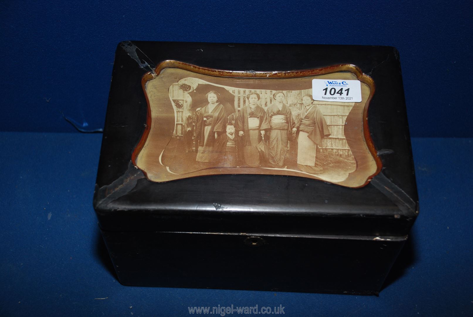 A black lacquered Oriental Tea Caddy with sepia print of a Japanese family to the lid, - Image 2 of 2