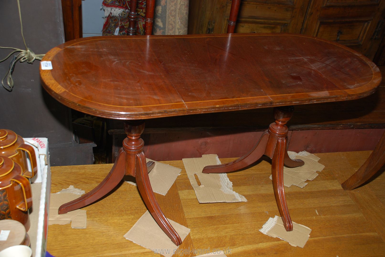 An appealing Mahogany Occasional Table in the style of a double-pedestal 19th c. - Image 2 of 3