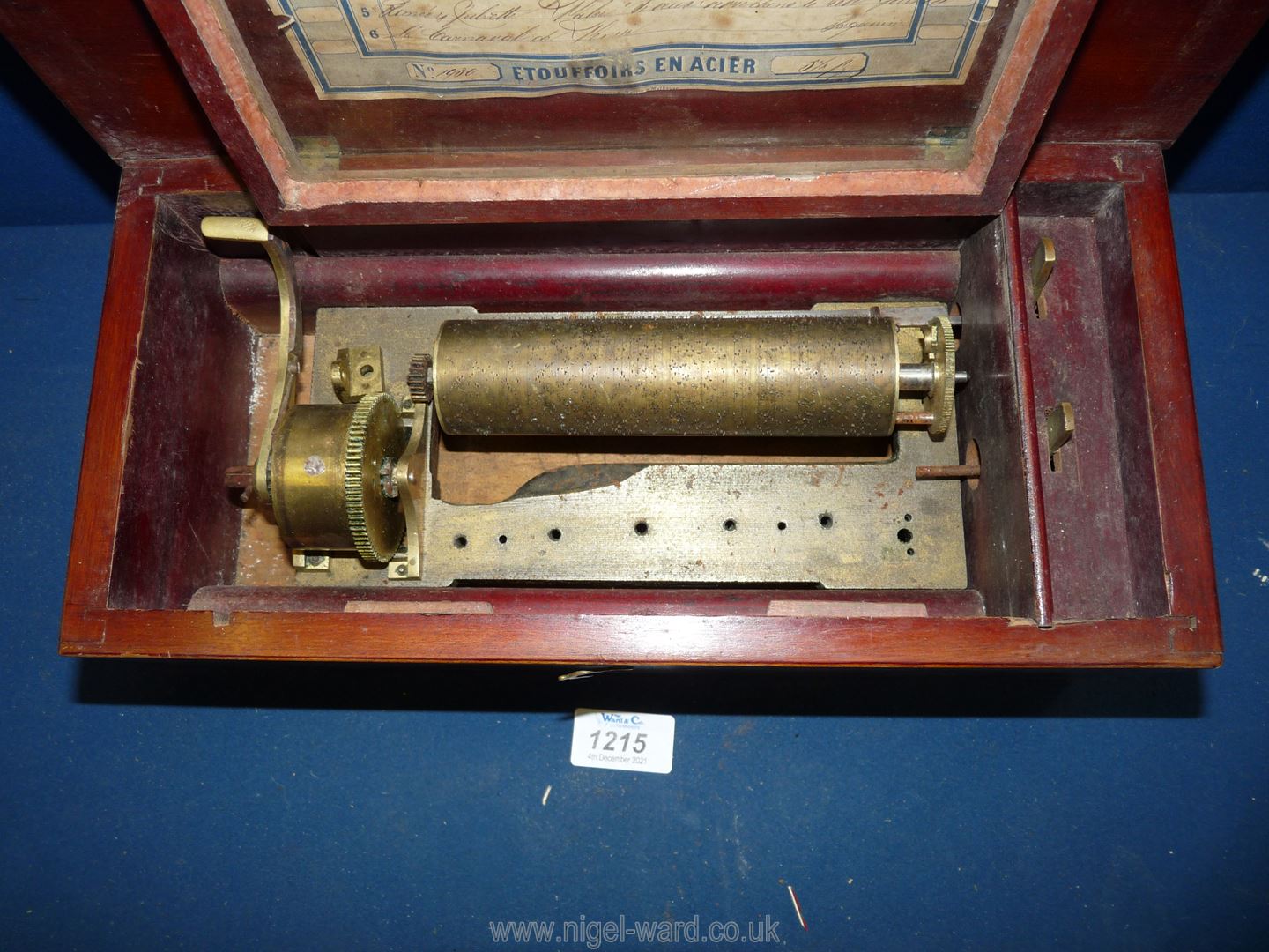 A compact 6 airs cylinder Music box for renovation (comb missing), - Image 3 of 4