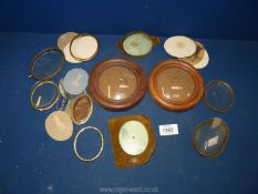 Miscellaneous brass photograph frames and two small wooden frames.