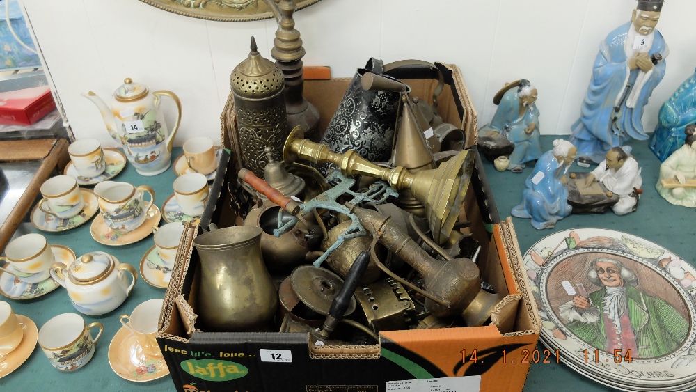 A qty of assorted metalware