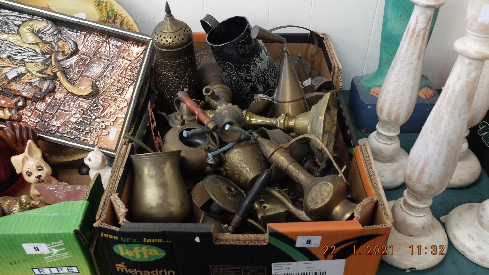 A qty of assorted metalware