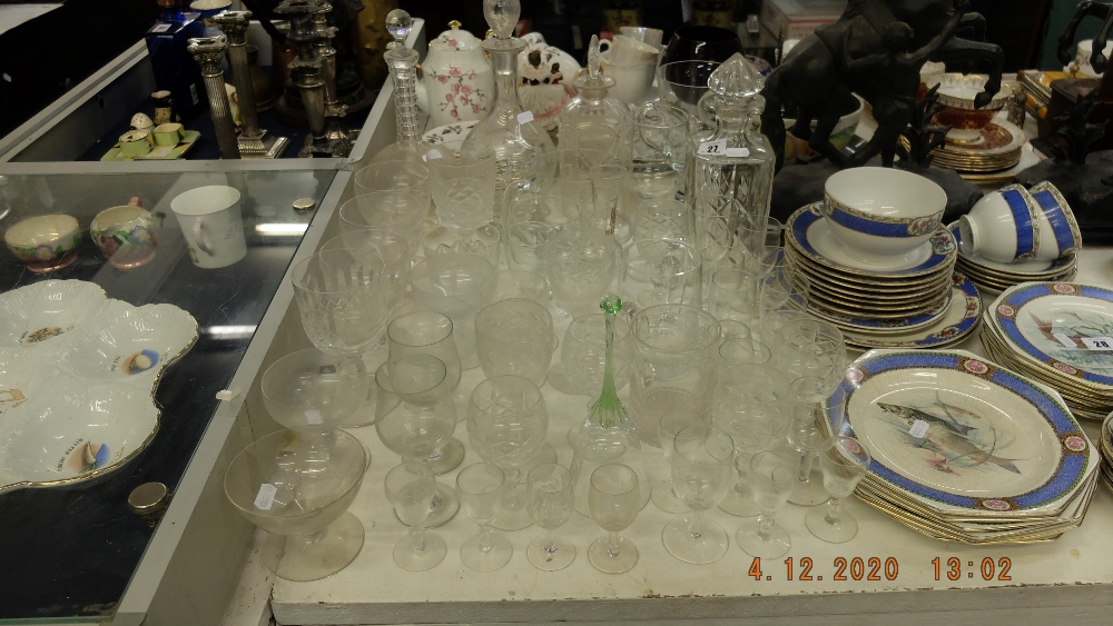 A qty of assorted glassware