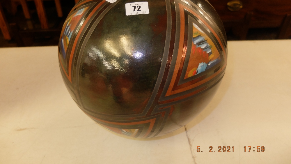 A brown art glass vase - Image 3 of 4