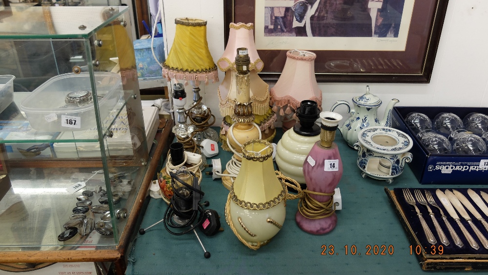 An assortment of vintage lamps - Image 3 of 4