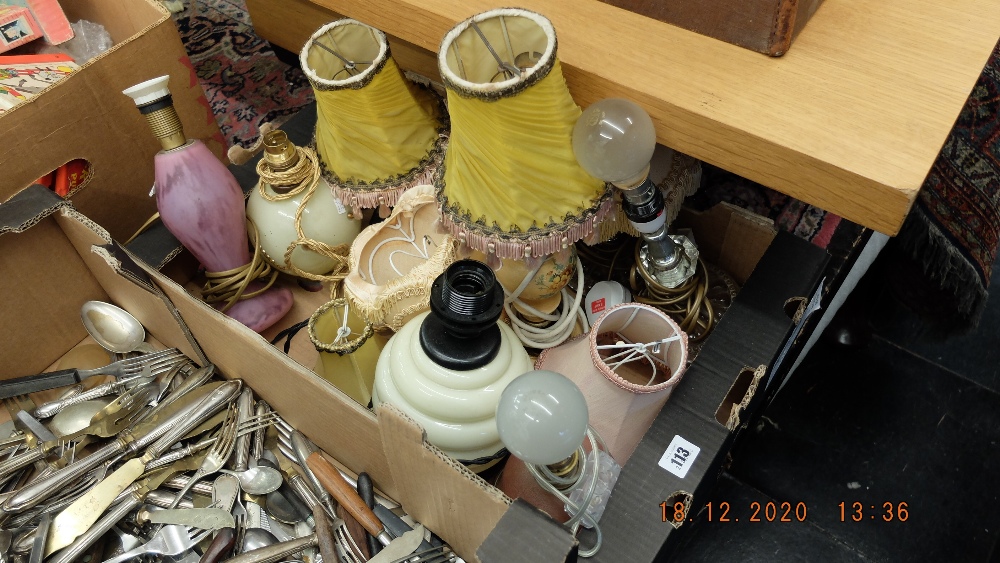 An assortment of vintage lamps - Image 2 of 4