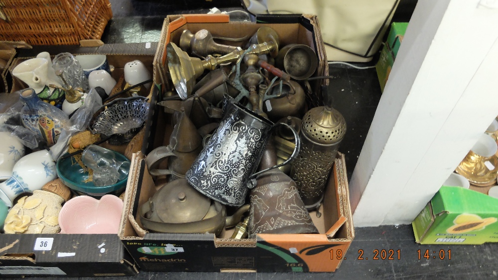 A qty of assorted metalware