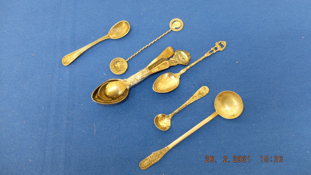 A qty of Silver mustard spoons 10grams,