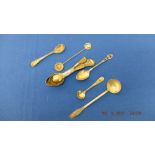 A qty of Silver mustard spoons 10grams,