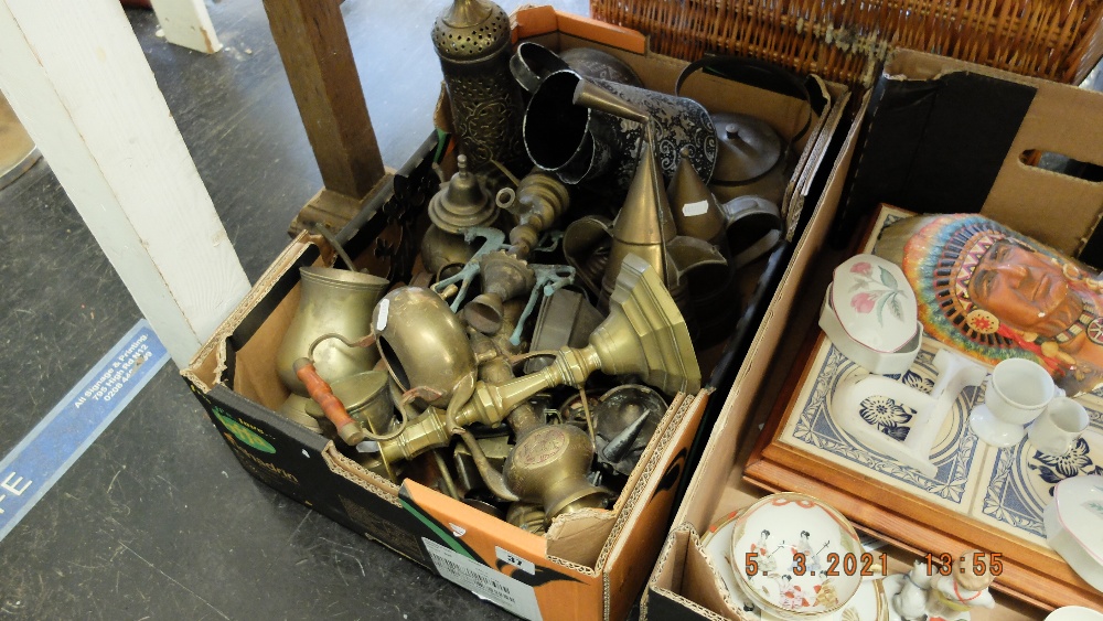 A qty of assorted metalware