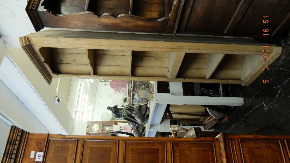 A pine corner bookcase,