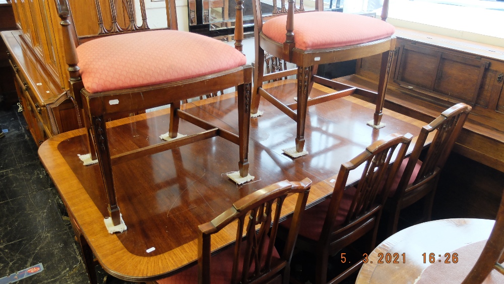 A Regency style table (with two leaves) and eight chairs