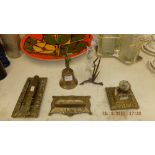 A qty of brass items, inc.