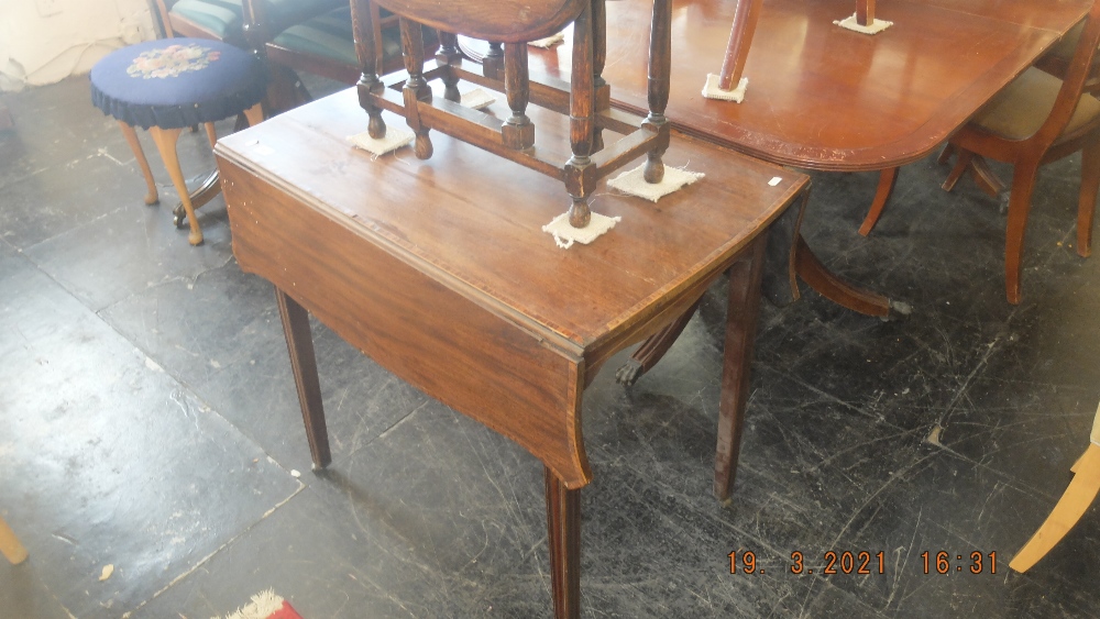 An inlaid Mahogany Pembroke table - Image 2 of 2